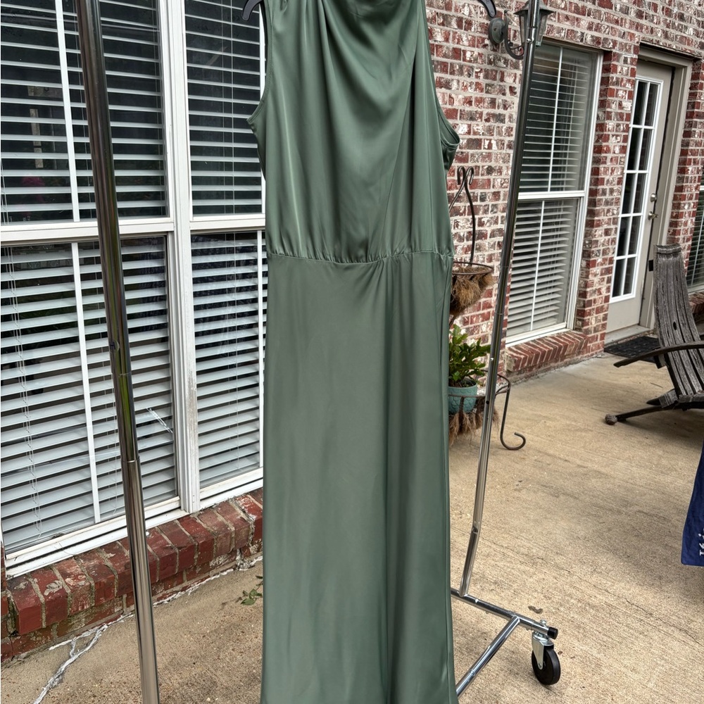 🐉 HOST PICK 🐉Elegant Green Sleeveless Dress - Picture 7 of 13